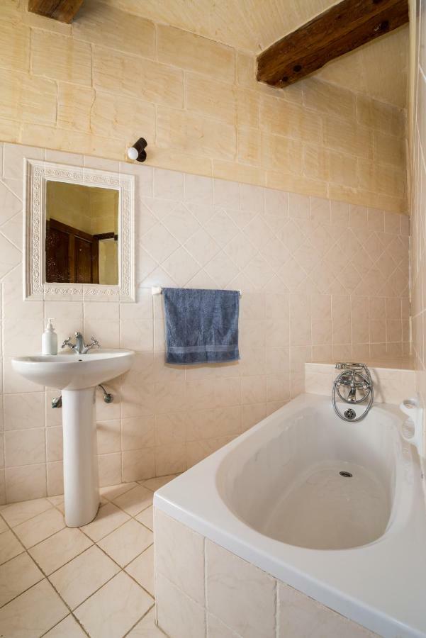 Sunset - Holiday Farmhouse With Large Private Pool In Island Of Gozo Nadur ภายนอก รูปภาพ